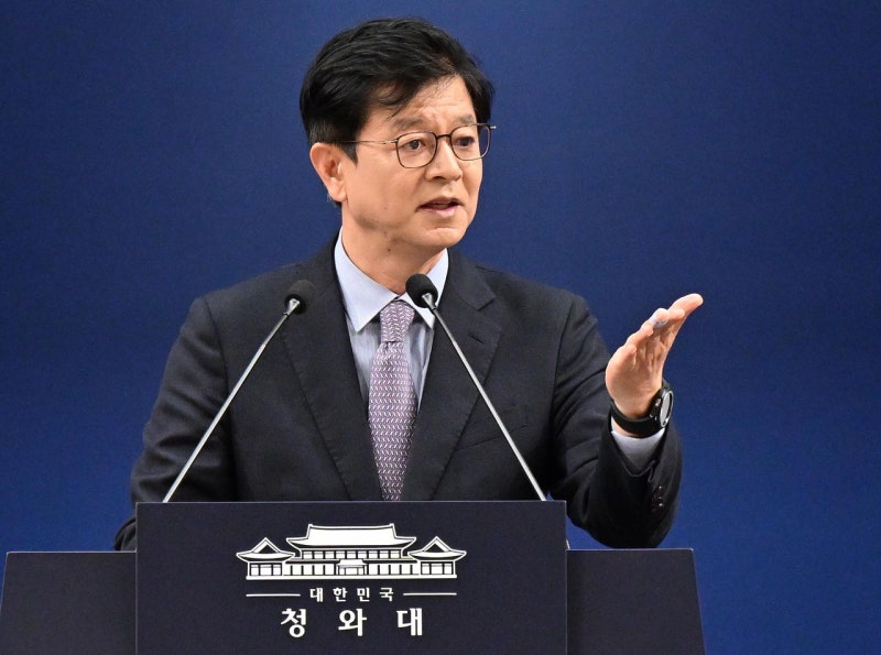 靑 “김용범 경질보다 대책 중요…<b>세제</b> 개편, 집값 잡기용 아냐”