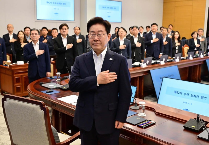 [사진] 수석보좌관회의 참석한 대통령