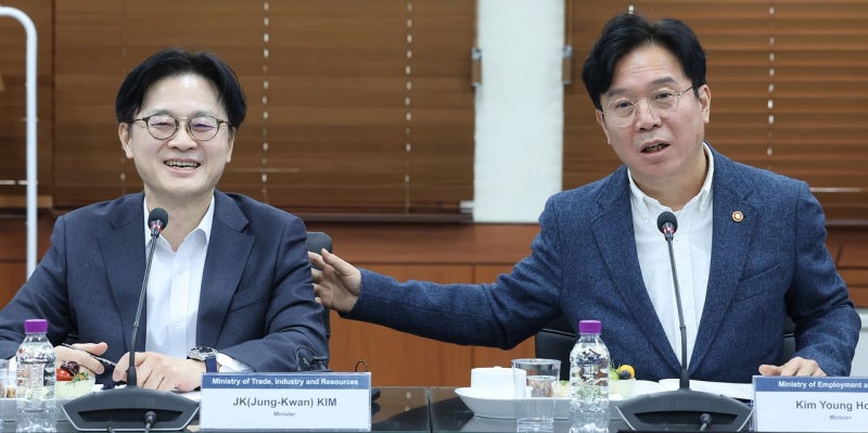 여당끼리도 미묘한 입장차…장관들 맞붙은 ‘주52시간 예외’