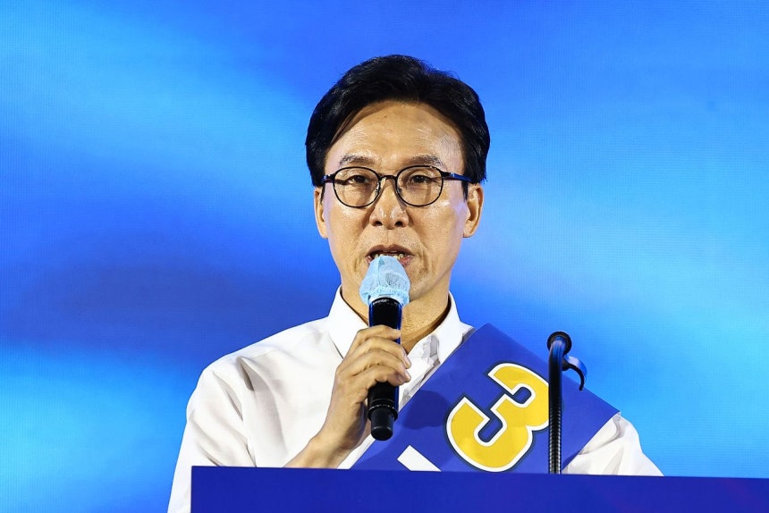김민석 더불어민주당 당대표 후보가 16일 경기도 고양시 킨텍스에서 열린 민주당 당대표 및 최고위원 선출을 위한 서울 지역 순회경선 합동연설회에서 정견 발표를 하고 있다. 김종호 기자 