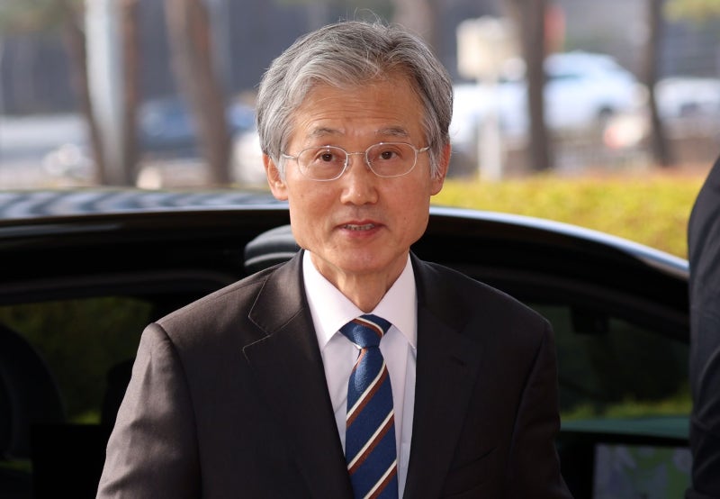 <b>조희대</b>, 관례 깨고 대법관 2명 ‘<b>서면 제청</b>’…여권 “대통령 패싱”