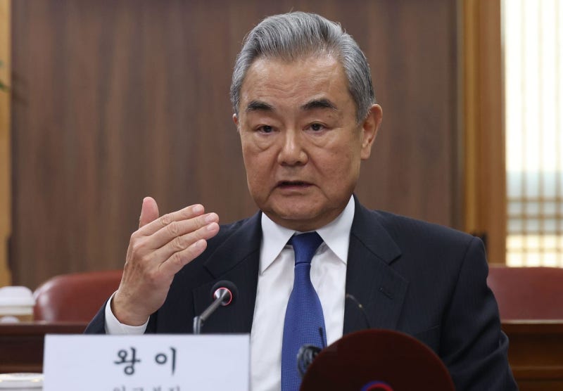 한국 온 <b>왕이</b>, 북미회담 중재 선 그었다…그 뒤 감춰진 속내