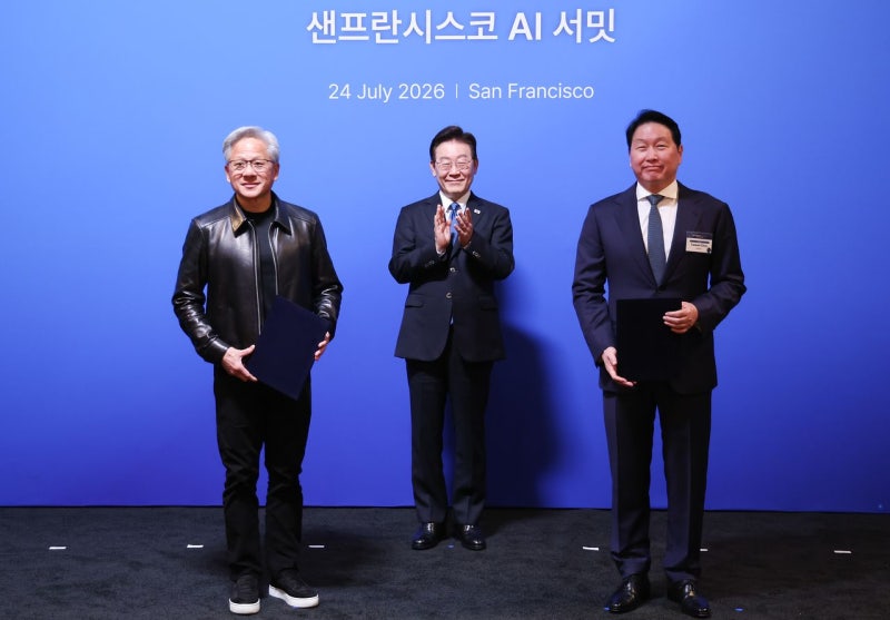 <b>이 대통령</b>, <b>최태원</b> 회장과 비공개 <b>만찬 회동</b>…무슨 얘기 오갔나