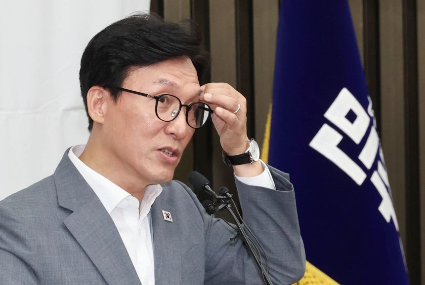김민석 더불어민주당 대표가 지난 20일 국회에서 열린 의원총회에서 발언하고 있다. 임현동 기자