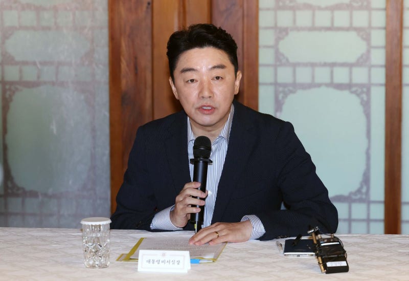 [단독] <b>강훈식</b> 직속 ‘청년 외인부대’ 뽑았다…면접 땐 靑 배제