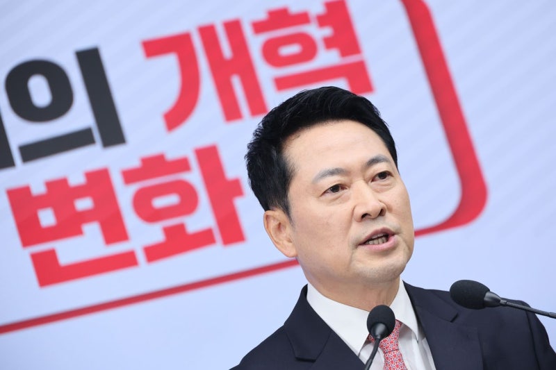 취임 1주년 <b>장동혁</b> “<b>당원주권</b> 확대…안으로부터의 개혁할 것”