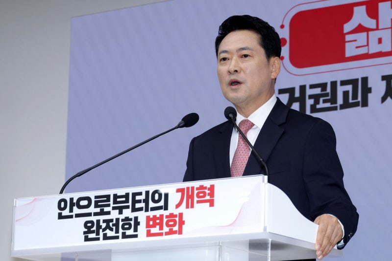 장동혁 “계속 개혁” 임기완주 선언날…초재선 의원들 “대표 관두는 게 혁신”