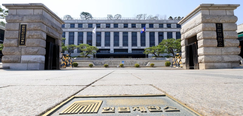 [속보] <b>헌재</b> “‘국내 출생 외국인’ 출생등록 규정 안둔 <b>입법부작위</b> 위...