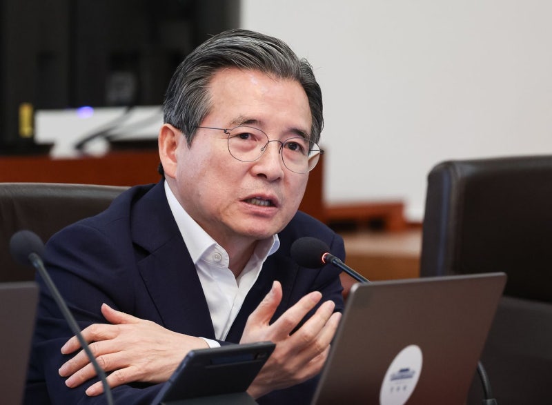 <b>김용범</b> “국정 <b>무게중심</b> 옮겨야…국민 재도약 정책에 집중”