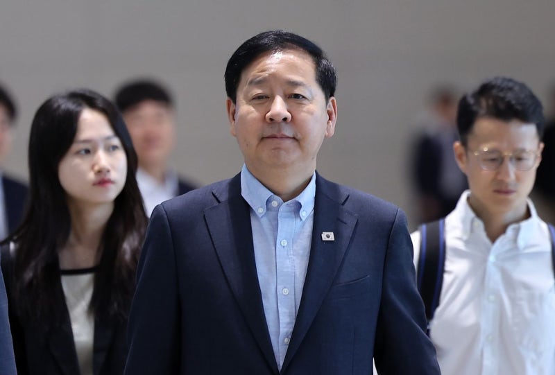 공항서 장관 교체 소식…<b>출국</b> 취소한 <b>구윤철</b>, 결국 <b>G20</b> 간다