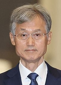 조희대 딜레마…청와대 뜻 따라도, 원점 재검토해도 문제