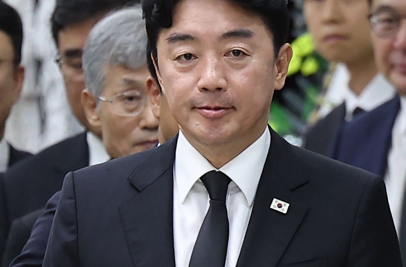 “큰 슬픔 겪고 계신 분” 조희대 부친상 <b>조문</b>, 말 아낀 강훈식