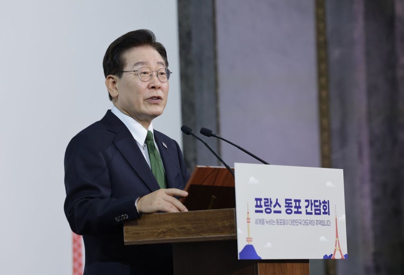 [속보] 李대통령 “제 <b>임기</b>는 헌법상 명확하게 <b>제한</b>돼 있어”