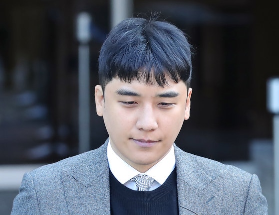 빅뱅 출신 <b>승리</b>, <b>특수폭행</b> 혐의 <b>피소</b>…경찰 “고소인 조사 아직”