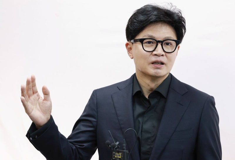 한동훈 “<b>박선원</b>, 공익제보자 신원 사실상 공개…무거운 법적 책임”