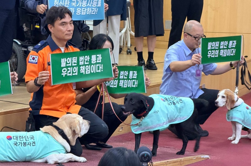 피투성이 붕대 감고 구조 투혼…14명 살린 ‘<b>토백이</b>’ 국회 온 이유