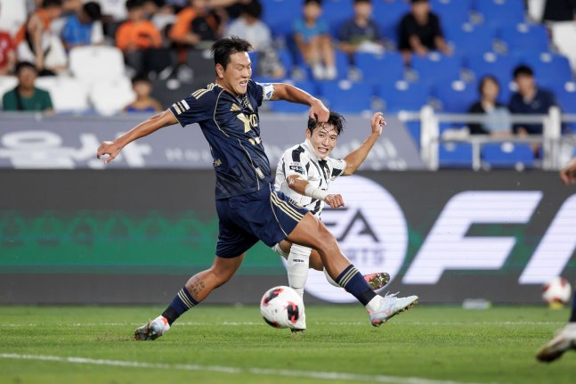 프로축구 FC서울 정승원(오른쪽). 사진 프로축구연맹