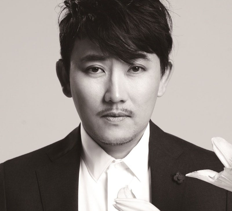 <b>이승철</b>, 할아버지 됐다…“내 <b>손주</b> 웰컴” <b>첫</b> 손자 사진 공개