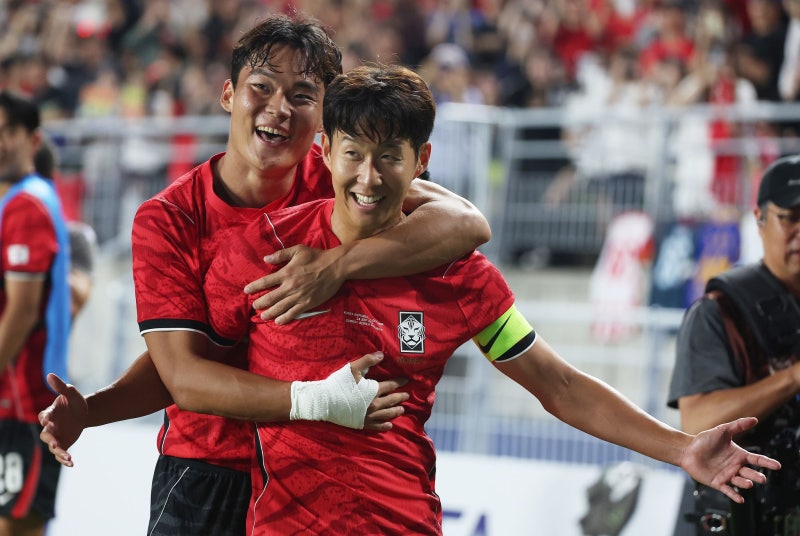 오현규·<b>손흥민</b> 투톱 터졌다…모레노, ‘3-0’ 화끈한 감독 데뷔전