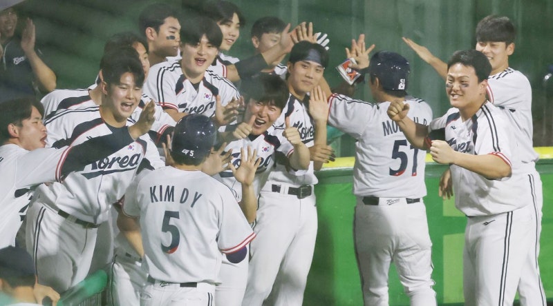 일본에 설욕의 기회 왔다…한국 <b>야구</b> 대표팀, 中 꺾고 <b>결승 진출</b>