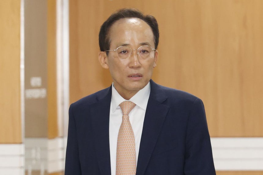 12.3 비상계엄 당시 국회 계엄 해제 표결을 방해한 혐의로 기소된 추경호 대구시장이 지난달 26일 오전 서울 서초구 서울중앙지방법원에서 열린 공판에 출석하고 있다.사진공동취재단