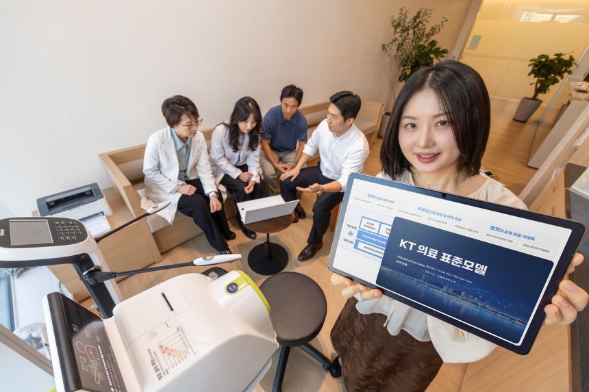 KT가 병원별 수요에 맞춘 인프라부터 데이터 플랫폼,AI 서비스까지 아우르는 '의료 표준모델'을 앞세워 전국 상급종합병원과 종합병원과 협력해 국내 의료 생산성 향상과 병원 경영혁신을 선도한다고 1일 밝혔다.사진은