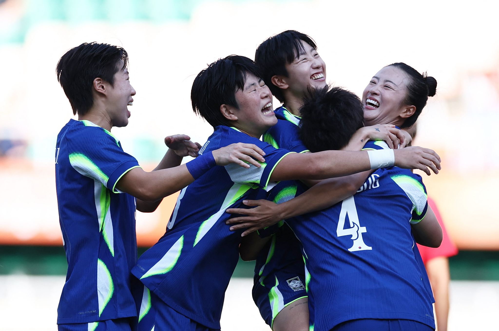 <b>여자축구</b>, 중국 꺾고 <b>동메달</b>…AG 무대서 8년 만에 메달권 재진입