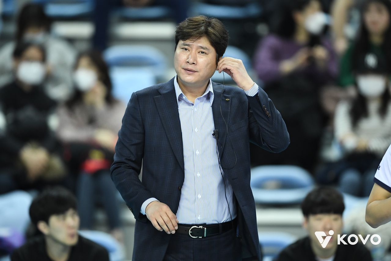여자배구 <b>정관장</b>, <b>권순찬 감독</b> 사령탑 <b>선임</b>