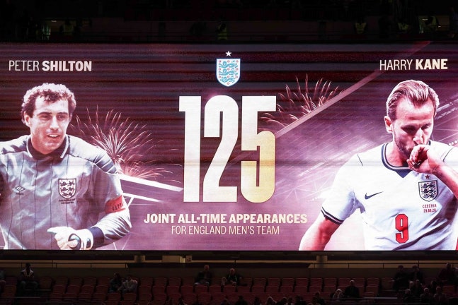 2026년 10월 7일 영국 런던에서 열린 UEFA 네이션스리그 잉글랜드-체코전에서 경기장 전광판에 해리 케인의 A매치 125경기 출전을 알리는 메시지가 나오고 있다. 은퇴한 골키퍼 피터 실턴과 타이기록이다. EPA=연합뉴스