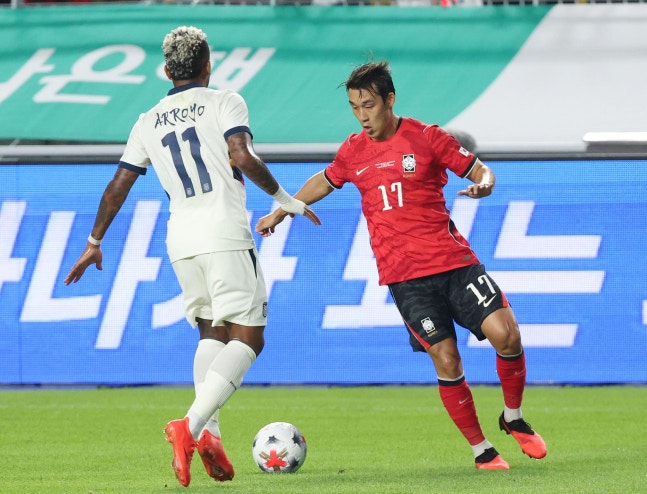축구대표팀 송민규(오른쪽). 뉴스1