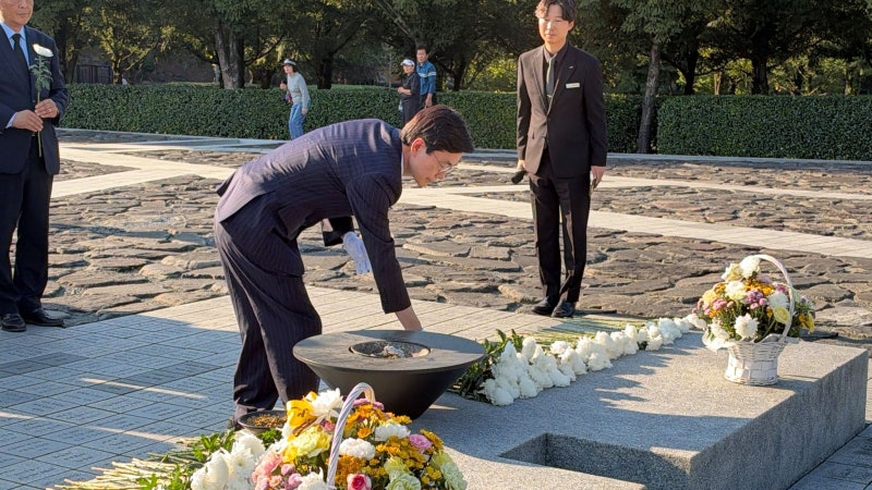 <b>조경태</b>, <b>노무현</b> 前 대통령 <b>묘역 참배</b>…“죽음 정쟁 대상 안 돼”