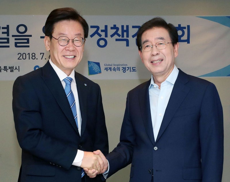 李 <b>대통령</b>, 노무현 이어 박원순 언급 “<b>악성 댓글</b>은 소통방해”