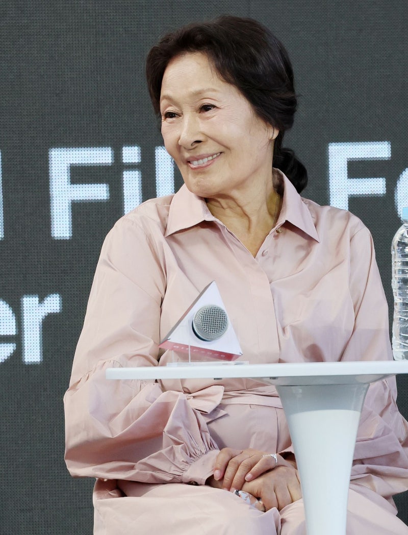 아스라한 김혜자 목소리…영화관 곳곳이 흐느꼈다