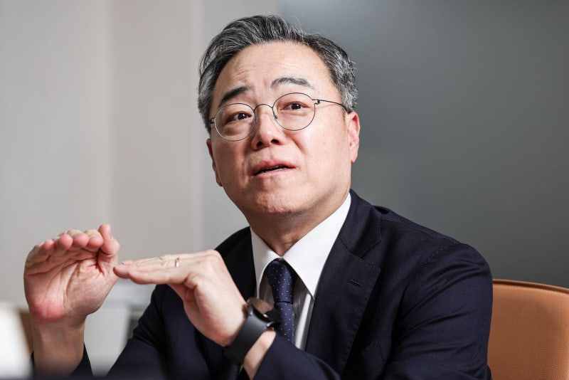 “뚝 떨어진 변시 합격률…로스쿨, 17년 전으로 돌아가야”