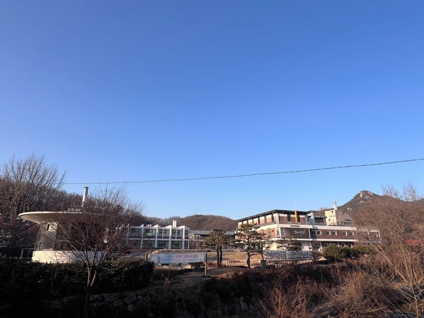 국가유산청은 12일 ‘구 유유산업 안양공장(공장동, 연구동, 수위실)’과 ‘광주극장’, ‘구 대전공회당’, ‘제주 모슬포 알뜨르비행장 일제 비행기 격납고’ 등 4건을 국가등록문화유산으로 등록 예고했다. 사진은 건축가