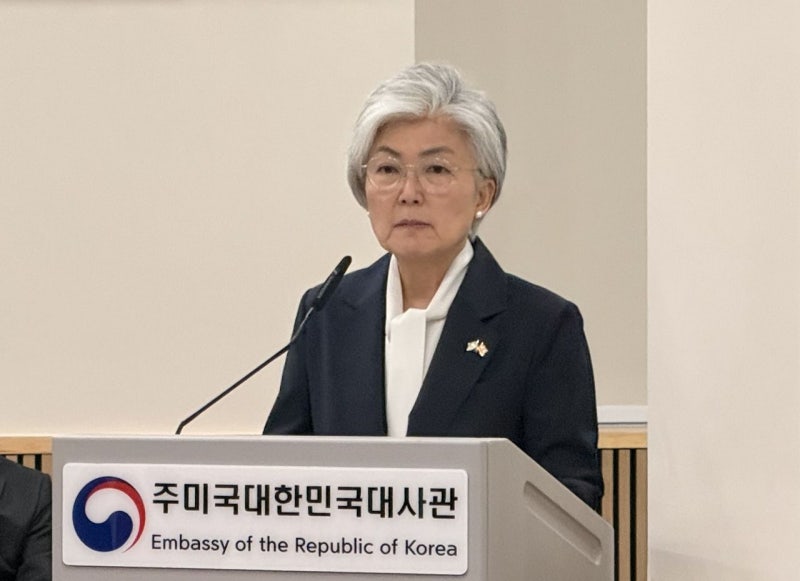 <b>강경화</b> “<b>백악관 소통 한계</b>…고위급 협의 답답할 정도로 안 돼”