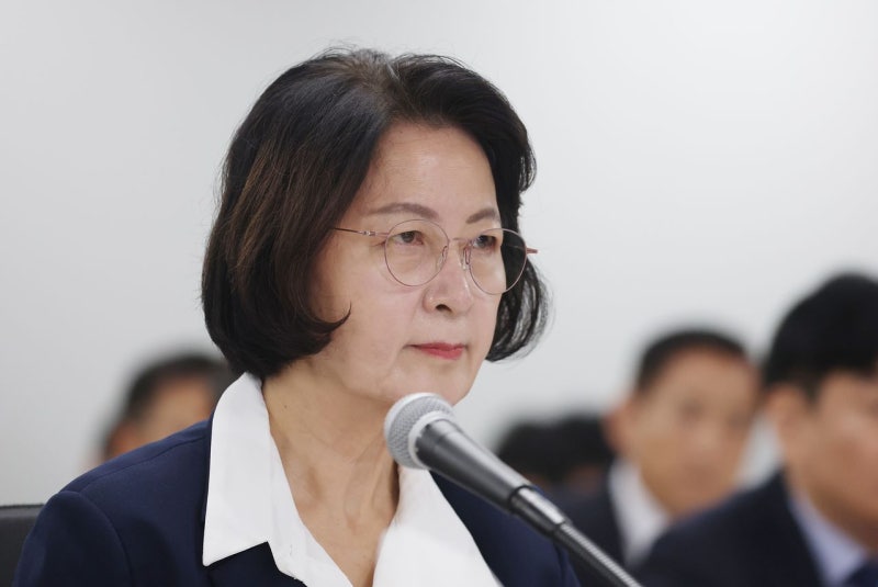 李 “서민 복지 삭감” 비판 글에…<b>추미애</b> “저 지목한 것 아냐”