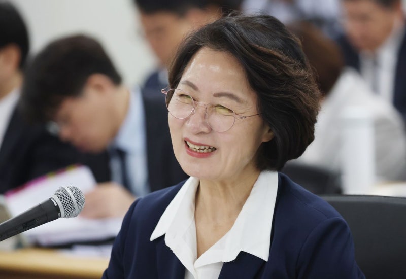 <b>추미애</b> “침묵하면 역사적 과오”…<b>국감</b>서도 김지용 때렸다