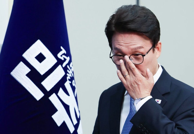 김민석, ‘<b>조희대 탄핵 추진</b>’ 꺼냈다…“모든 방법 놓고 논의 시작”