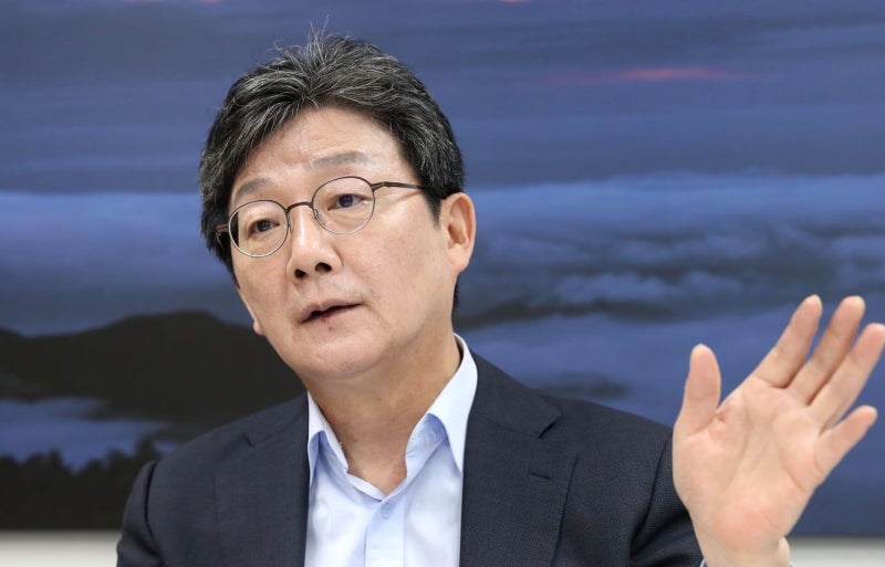 ‘딸 특혜 임용 의혹’ <b>유승민 송치</b>…김웅 “이게 경찰 첫 질문” 공개
