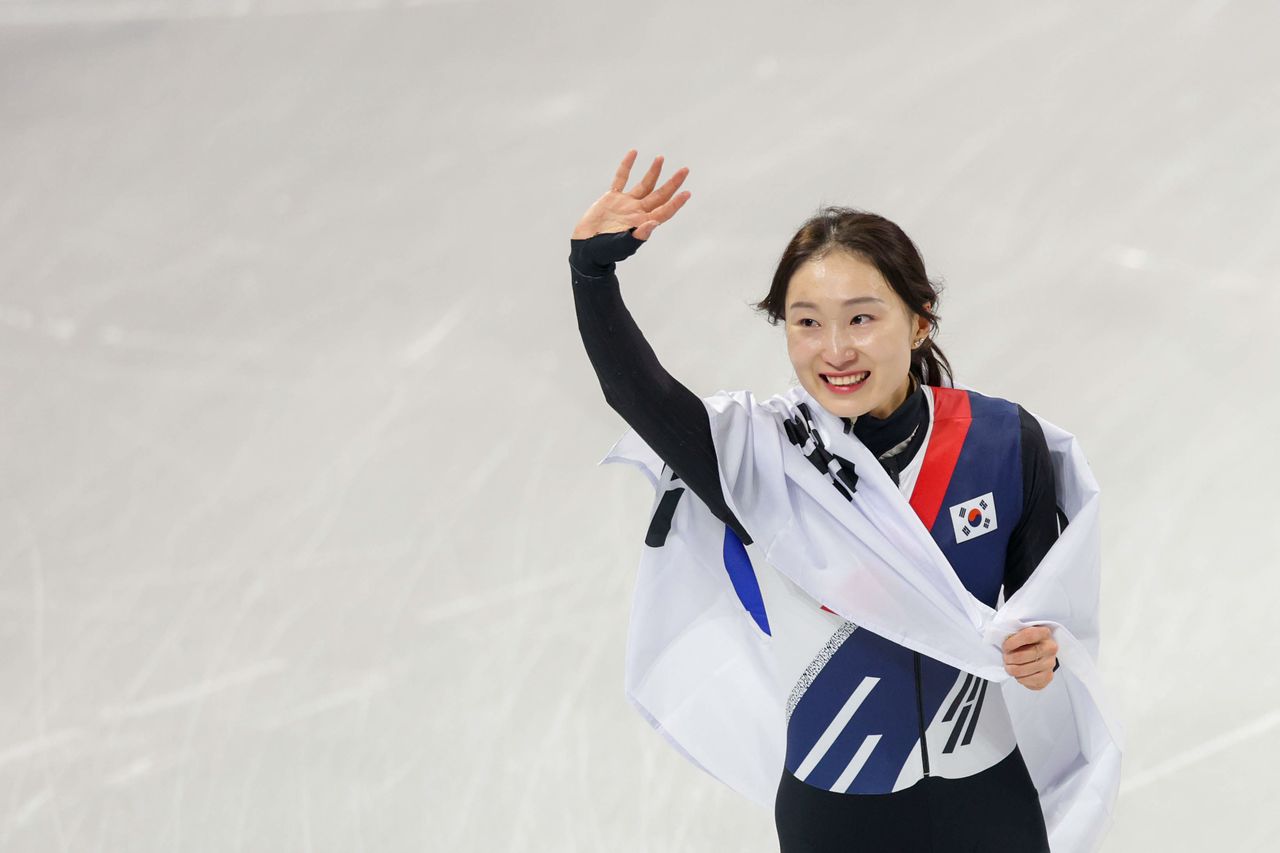 ‘라스트 댄스’ <b>최민정</b>, <b>쇼트트랙</b> 월드투어 1차 대회 1000m 金