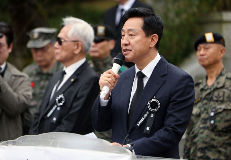 ‘김현지 PPT’ 뜬 <b>법사위</b> 아수라장…“이건 엄청난 모욕” 與 고성