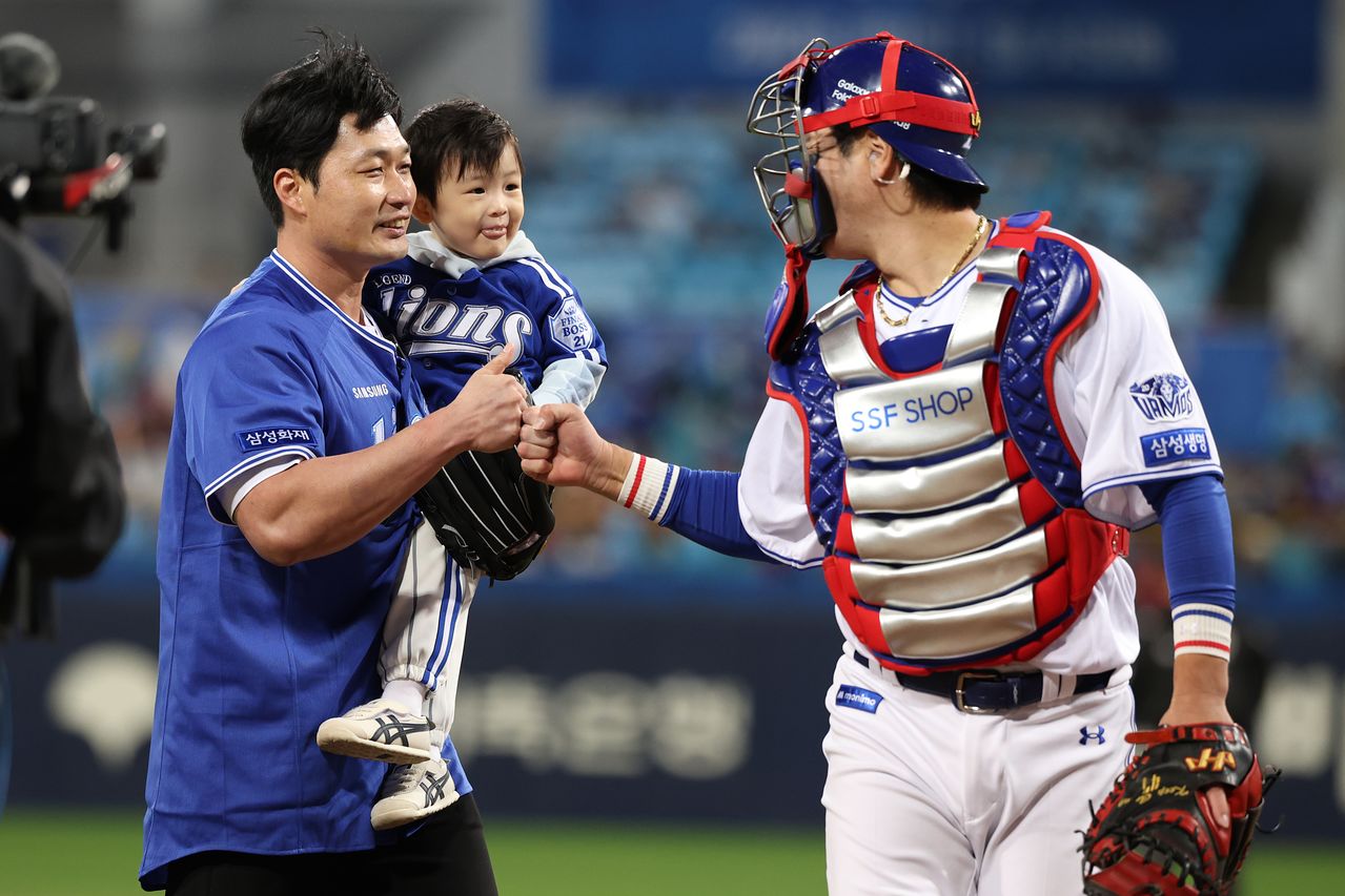 끝판왕이 시구자로 나섰다, 오승환 “삼성 <b>선수</b>들 얼굴 밝더라”