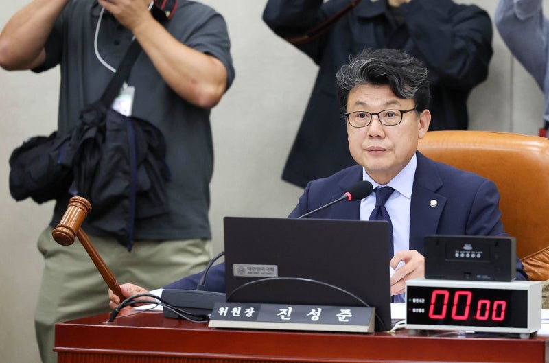 정청래 이어 <b>진성준</b> 국방위원장도 美 비자 거부…“동맹 대접 아냐”