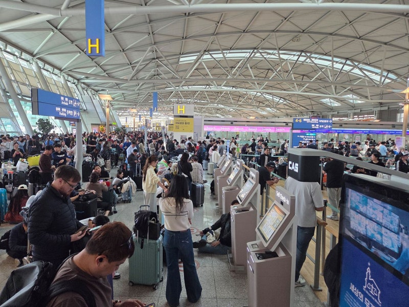 [속보] <b>인천공항</b> 1터미널 항공사 3곳 <b>발권 중단</b>…네트워크 장애