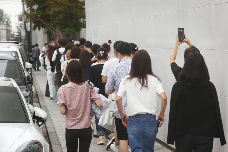 ‘<b>손흥민</b> 티셔츠’ 청담동 ‘<b>NOS7</b>’ 매장 북적…사업도 ‘슈팅 감각’ ...