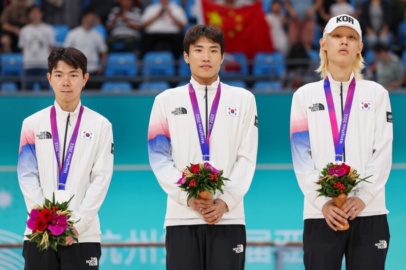 롤러 <b>정철원</b> “너무 큰 실수”…너무도 달랐던 남녀 은메달 표정