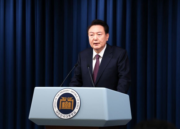 민주 “엑스포 실패, 내실 없는 순방 자랑의 참담한 결과”