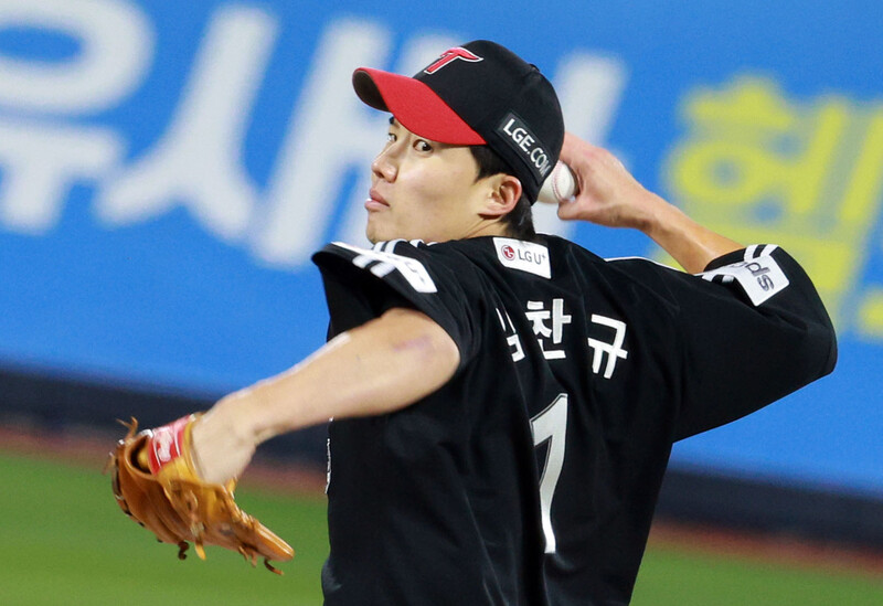 LG <b>임찬규</b>와 4년 50억 FA 계약…<b>오지환</b>과도 계약 맺어