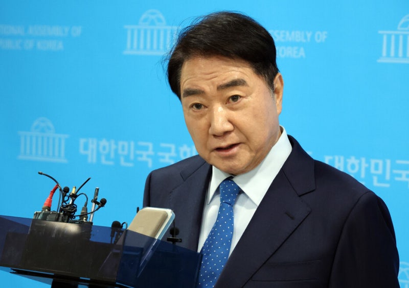 <b>이석현</b> 전 <b>국회부의장</b>, 민주당 <b>탈당</b>…“이낙연과 신당 만들 것”